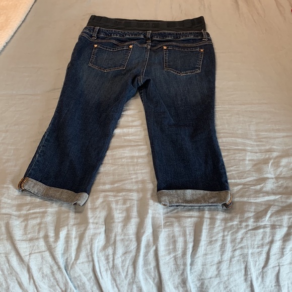 Sz medium capri jeans maternity - Picture 2 of 3